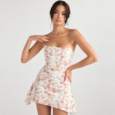 Glamorous – Trägerloses, gerüschtes Korsett-Minikleid mit Rosendruck – Geblümt